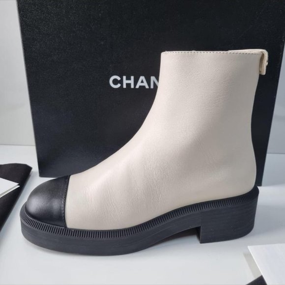 CHANEL ANKLE BOOTS - Picture 2 of 3
